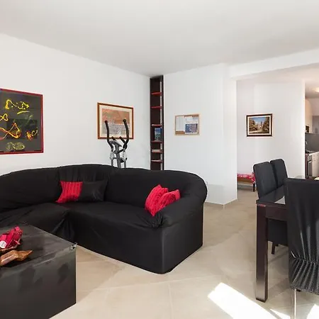 Διαμέρισμα Laura *